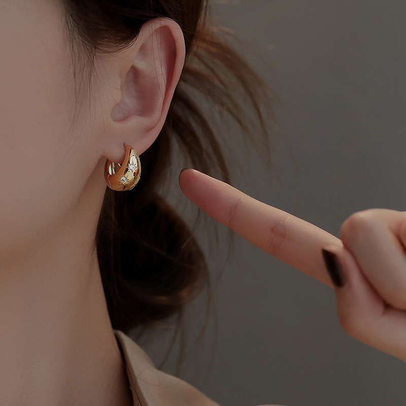 Kolczyki w kształcie łezki z c – Women'S Accessories Mango recenzja i cena